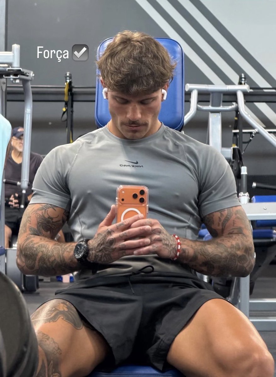 fepozzinx's tweet photo. eu preciso de uma parceira de treino 😭😭😭 https://t.co/cRyk6uFTqi