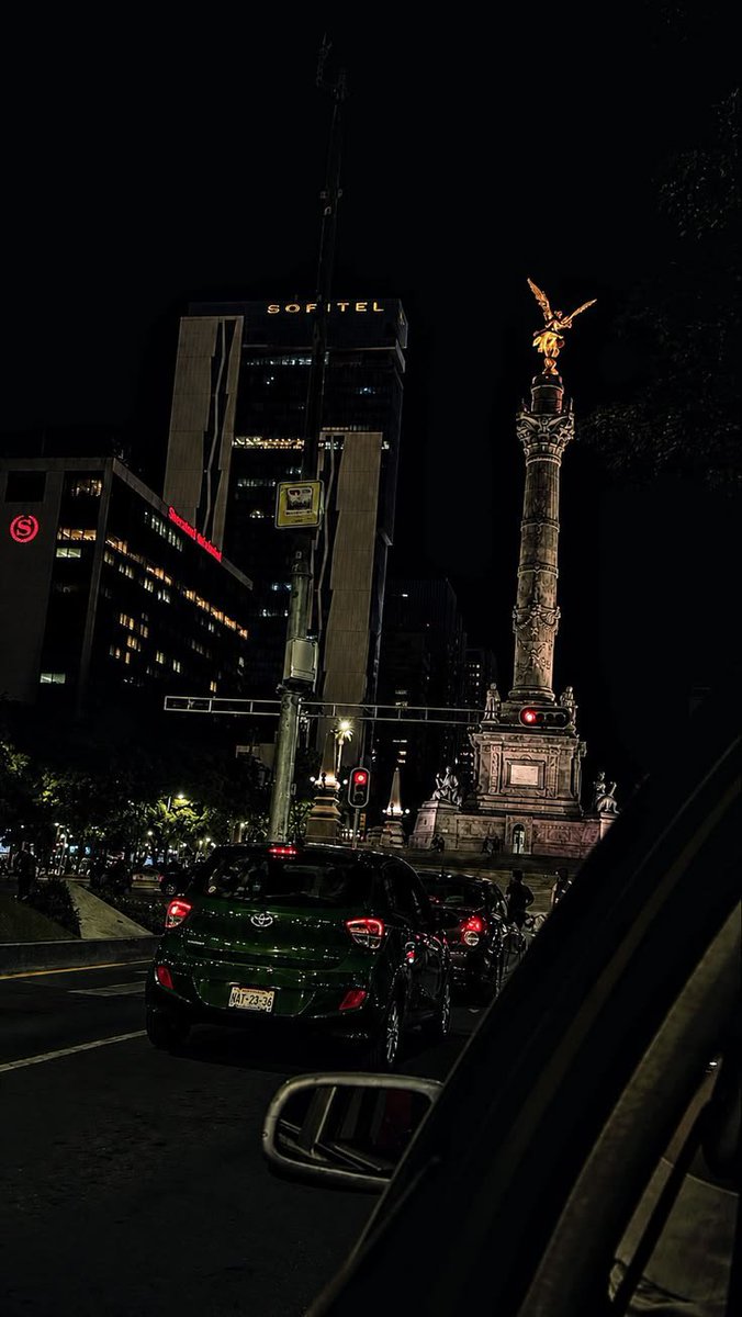 NazeerYousaf6's tweet photo. Mexico City at night — where history meets the heartbeat of the city. 🌃✨ https://t.co/fAVYypQEFm