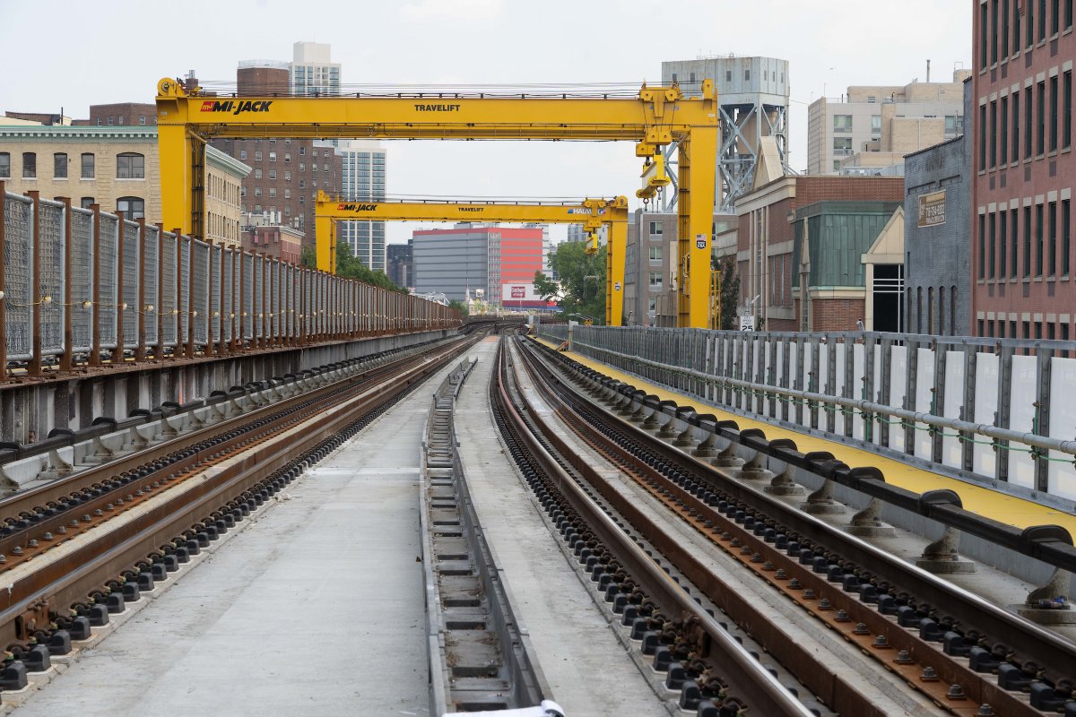 GovKathyHochul's tweet photo. Under budget. Ahead of schedule. No delays in service.

The Park Avenue Viaduct is officially complete - and it’s going to make commutes on Metro-North better and more reliable than ever. https://t.co/GJCgqhNI4x