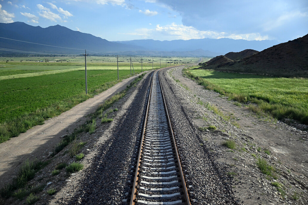 EurasianStar_'s tweet photo. On July 25, Kyrgyzstan launched the operation of the Balykchy-Kochkor railway line and Kochkor station in the Naryn region. The new 63-km line is the first stage of the Balykchy - Kara-Keche - Makmal railway construction project https://t.co/C4kzYIzn0T