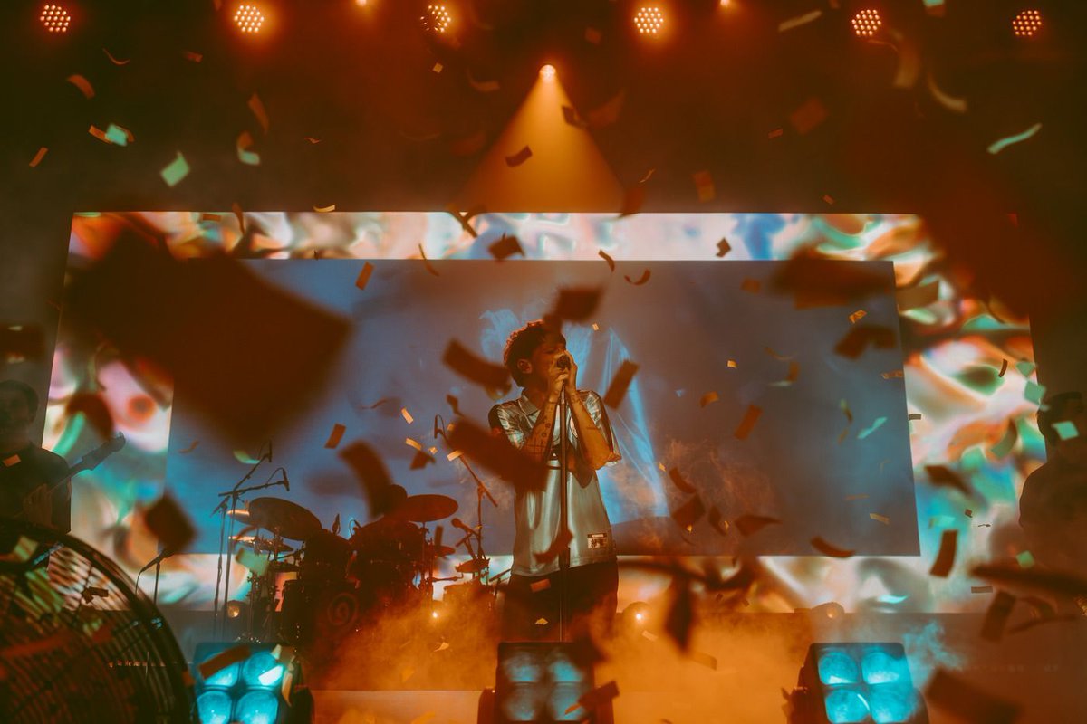 masonicdet's tweet photo. @Louis_Tomlinson took us where the sunflowers are hidin’ 🌻💗
📸: Jake Mulka https://t.co/21UiaLFhgL