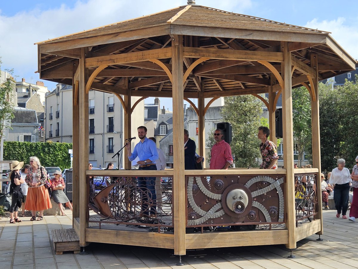 NicolasGermain_'s tweet photo. Ce week-end, nous avons inauguré le nouvel emplacement de notre kiosque à musique !

Nous avons célébré ce moment en musique, bien sûr, grâce aux excellents Nicolas Cloche et Bernard Ariu ! https://t.co/CvCB1gN7hn
