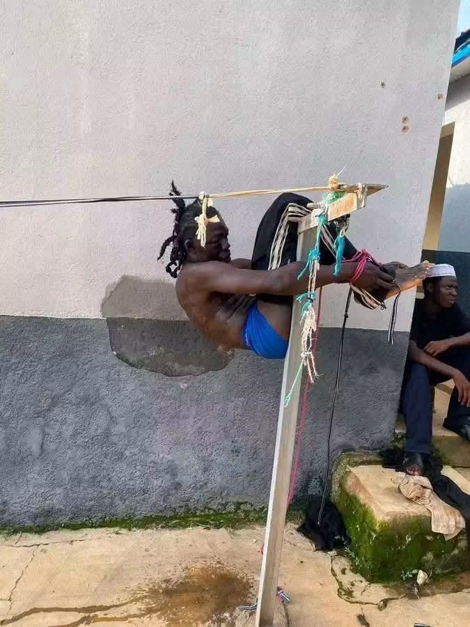 StelxyG's tweet photo. Jungle Justice: 'Friends' beat model to de*th over alleged phone theft in Jos

A Jos, Plateau State male model and chef, Ibrahim Mbaya, popularly known as Ibee Mbaya, has been beat! n to de*th in a devastating case of jungle justice by his 'friends' over an allegation of phone theft.

It was gathered that Ibee, a graduate of the University of Jos, was accused of stealing an iPhone 11, and though he denied the accusation, the friends descended on him with different weapons, leading to his death.

The incident, which allegedly occurred at Ring Road in Jos North Local Government Area of the state, has elicited anger and condemnation on social media, with many commenters saying instead of taking the law into their hands, the mob could have handed him to the police.