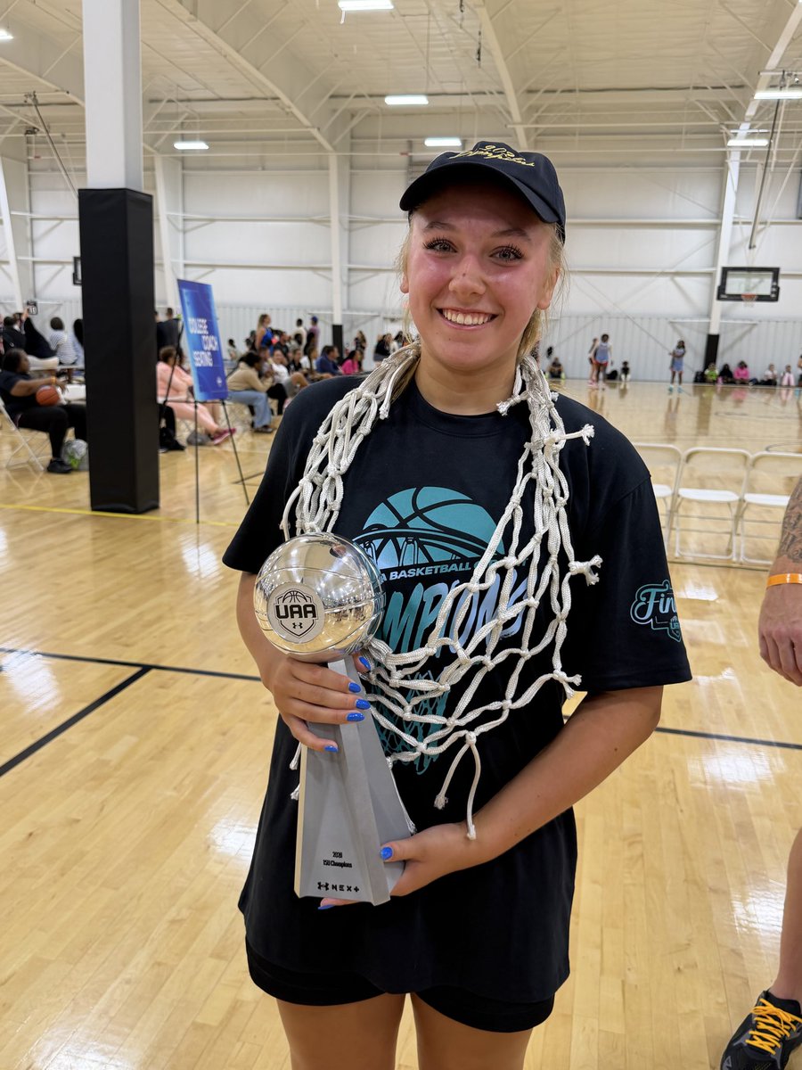 addisonblum2029's tweet photo. GUAA 15u Champs! Loved being a part of this team!! #relationshipswin
@WVThunderUAA @Scottejohnson12 @PGHIndiana @coachbeckett @HHHuskiesGBB https://t.co/bzJjhrkT8M