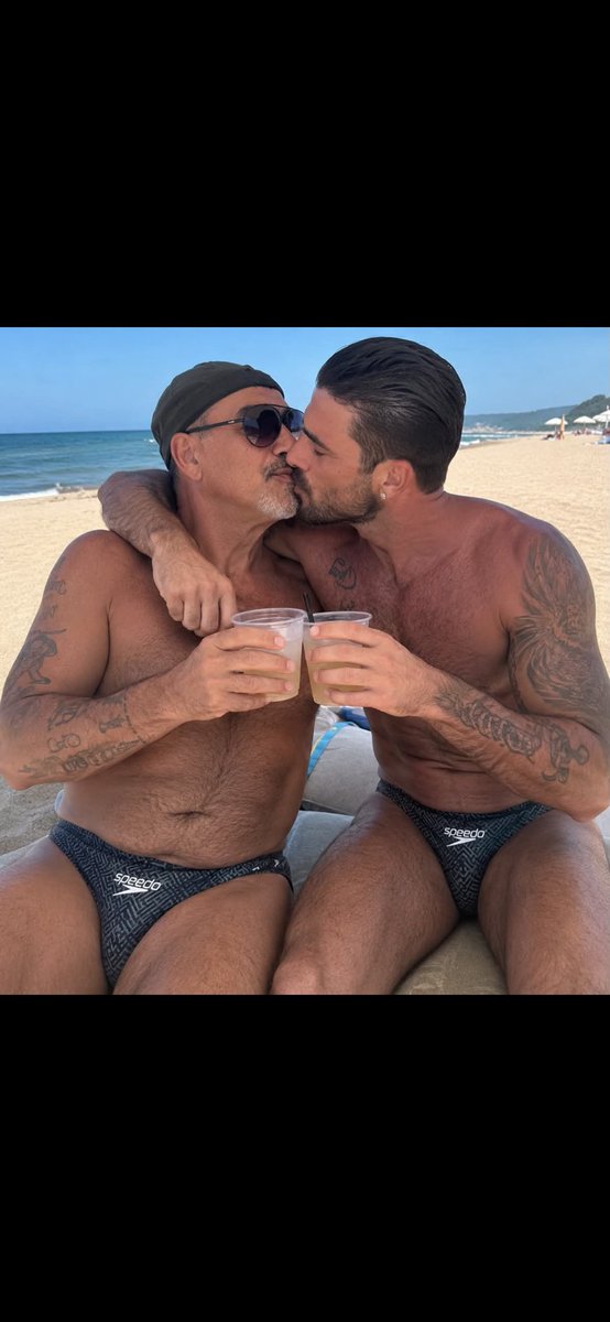 BilharzTb's tweet photo. @Emmanue09602758 He’s definitely my love and very gay https://t.co/8cBmOpKdsS