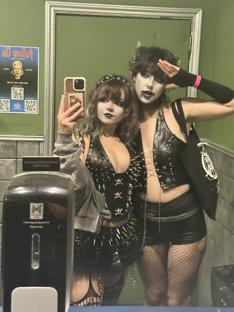 vivodile's tweet photo. went to a jiluka concert with pooks the other week :3 https://t.co/4b5jJF743H