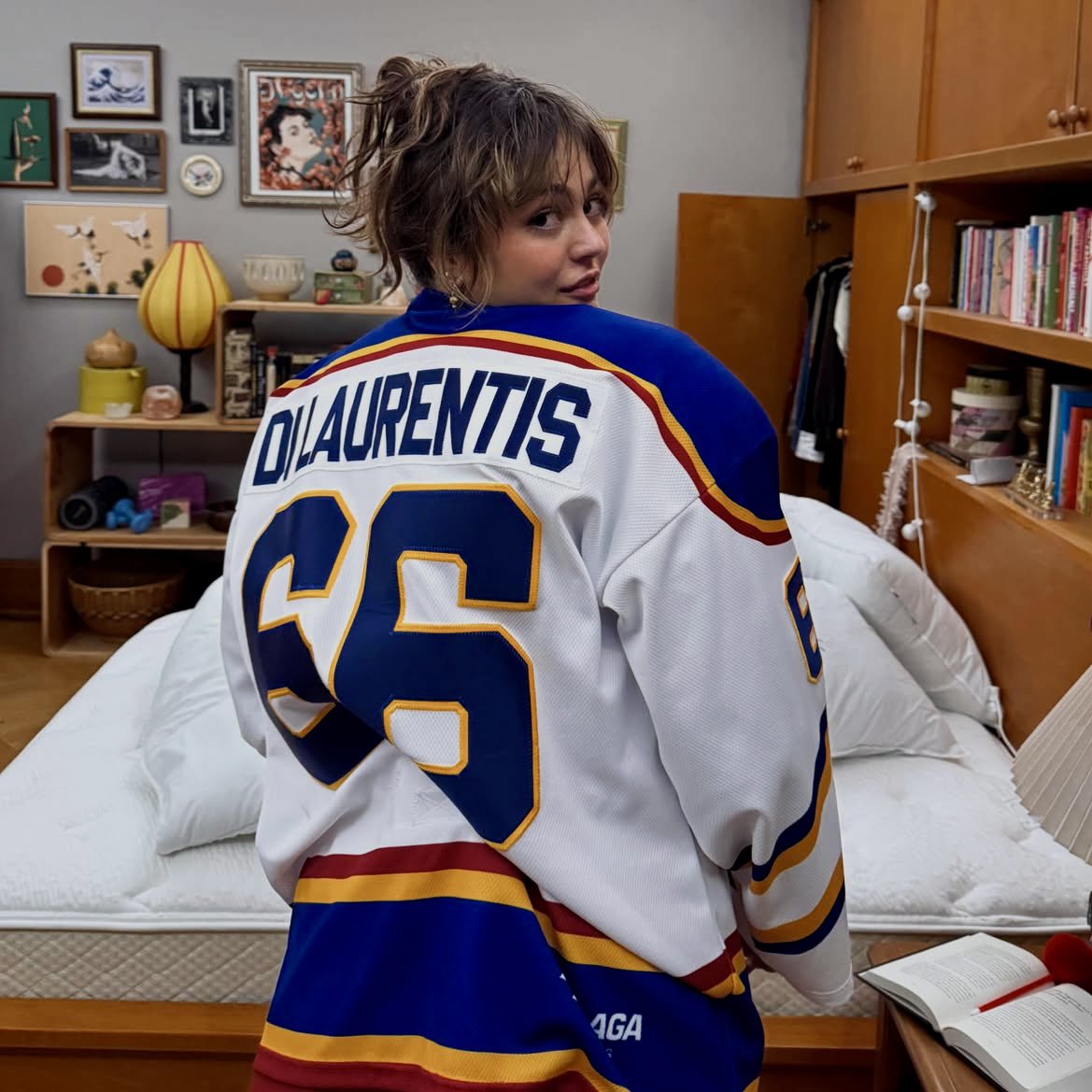 deanallievault's tweet photo. “when she wears his jersey” trope at it’s finest 🫶🏼 https://t.co/Vt9IFDbaN9