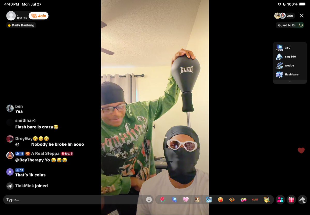 Ewwwww34557's tweet photo. Y’all they back but this time he wearing a mask I canttt😭 #t2wavvy #sagging #fypシ゚viral #lives #saggers #lgbt #homies #sag #ass https://t.co/Y3or7PtieU