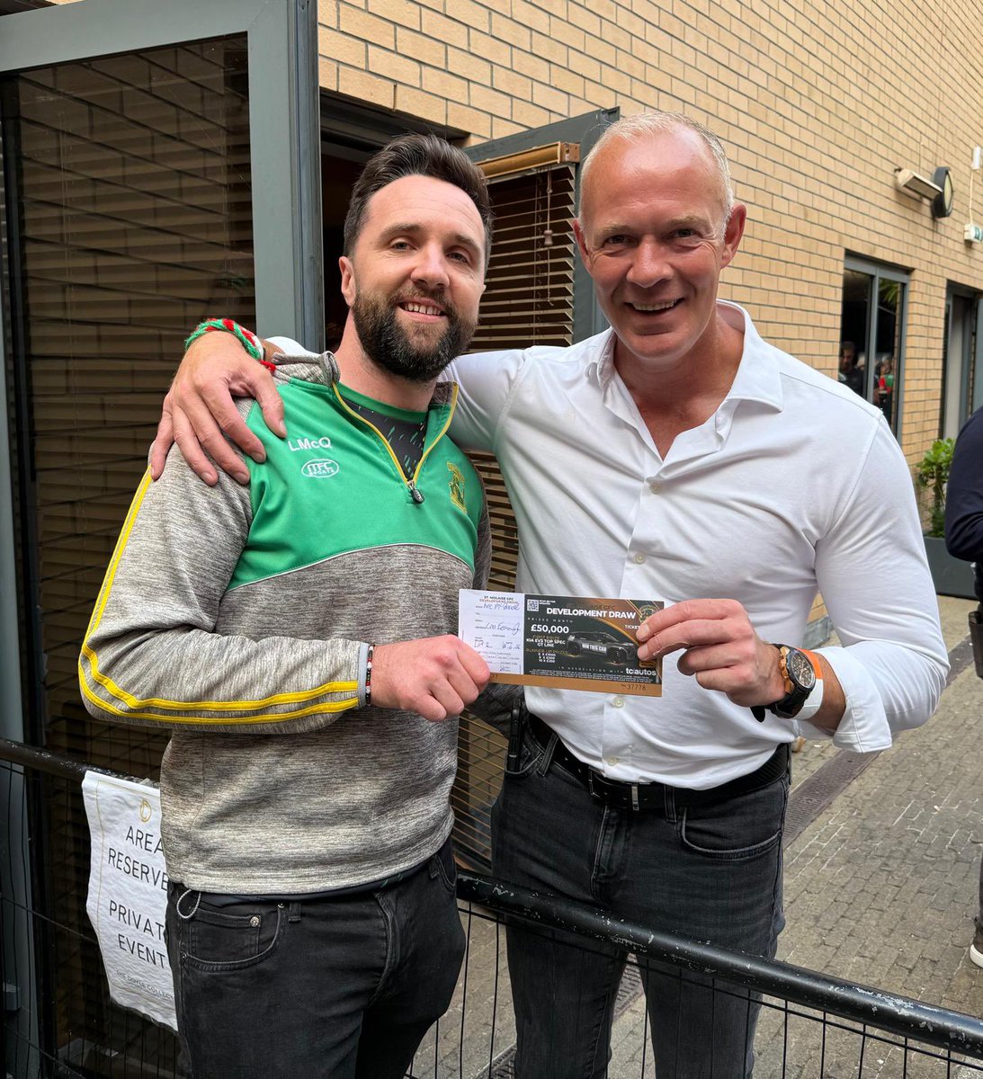 naomhmolaise's tweet photo. Ex @MayoGAA star and tv pundit David Brady took time out yesterday to support  our development draw. We hope David and all Mayo fans enjoy the days ahead.   💚💛💚❤️           If you would also like to support our draw please hit link below 
https://t.co/m5mBikLNPm https://t.co/I04mBf0HJw