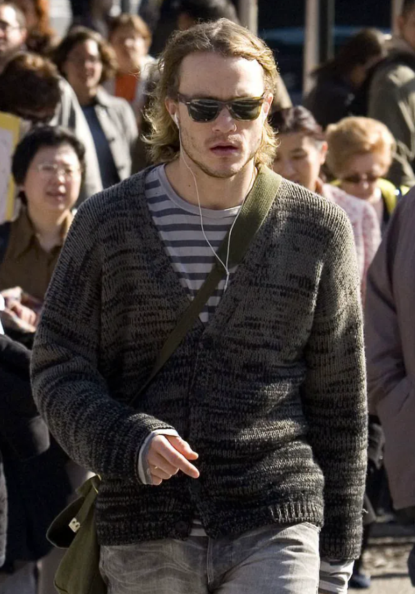 cinevow's tweet photo. Heath Ledger in New York City, 2007 https://t.co/eH1ES2GLrS