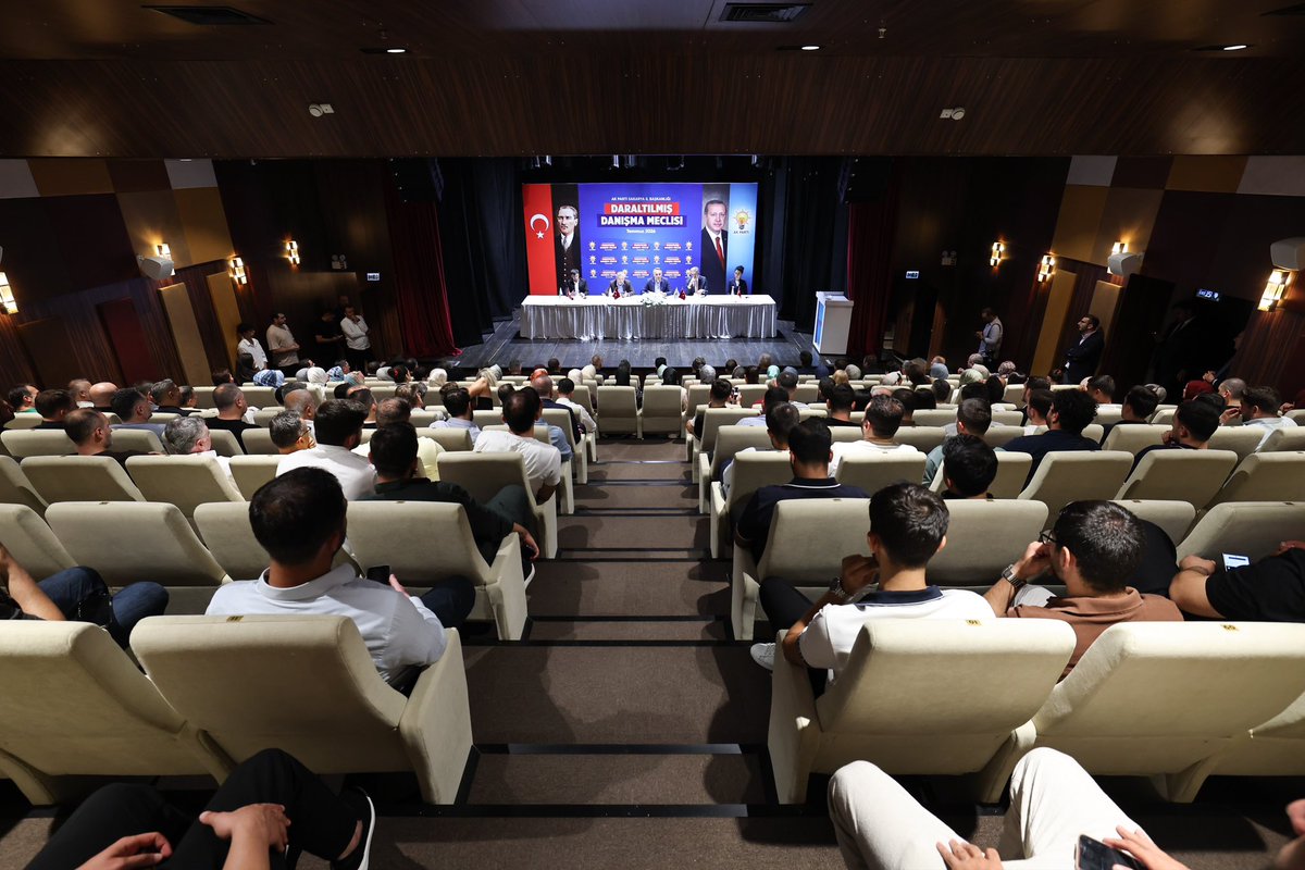 yunustever's tweet photo. Milletvekilimiz Ertuğrul Kocacık, Büyükşehir Belediye Başkanımız Yusuf Alemdar, İl Yönetim Kurulumuz, İl Kadın ve Gençlik Kolları Başkanlarımız, İlçe Başkanlarımız, İlçe Belediye Başkanlarımız, İlçe Kadın ve Gençlik Kolları Başkanlarımız ve Belediye Meclis Üyelerimiz ile birlikte Danışma Meclisi Toplantısı’nda bir araya geldik.

Teşkilatlarımızın görüş ve önerilerini dinleyerek, birlik ve beraberlik içerisinde Sakarya’mız için atacağımız adımları istişare ettik.

AK Parti’mizin 25’inci kuruluş yıl dönümü vesilesiyle Ankara’da gerçekleşecek olan kutlama programı çalışmalarımızı da değerlendirme fırsatımız oldu.

Değerli fikir ve görüşleriyle toplantımıza katkı sunan tüm dava arkadaşlarıma teşekkür ediyor, meclisimizin hayırlara vesile olmasını diliyorum. #SakaryaİçinSevdamızBir