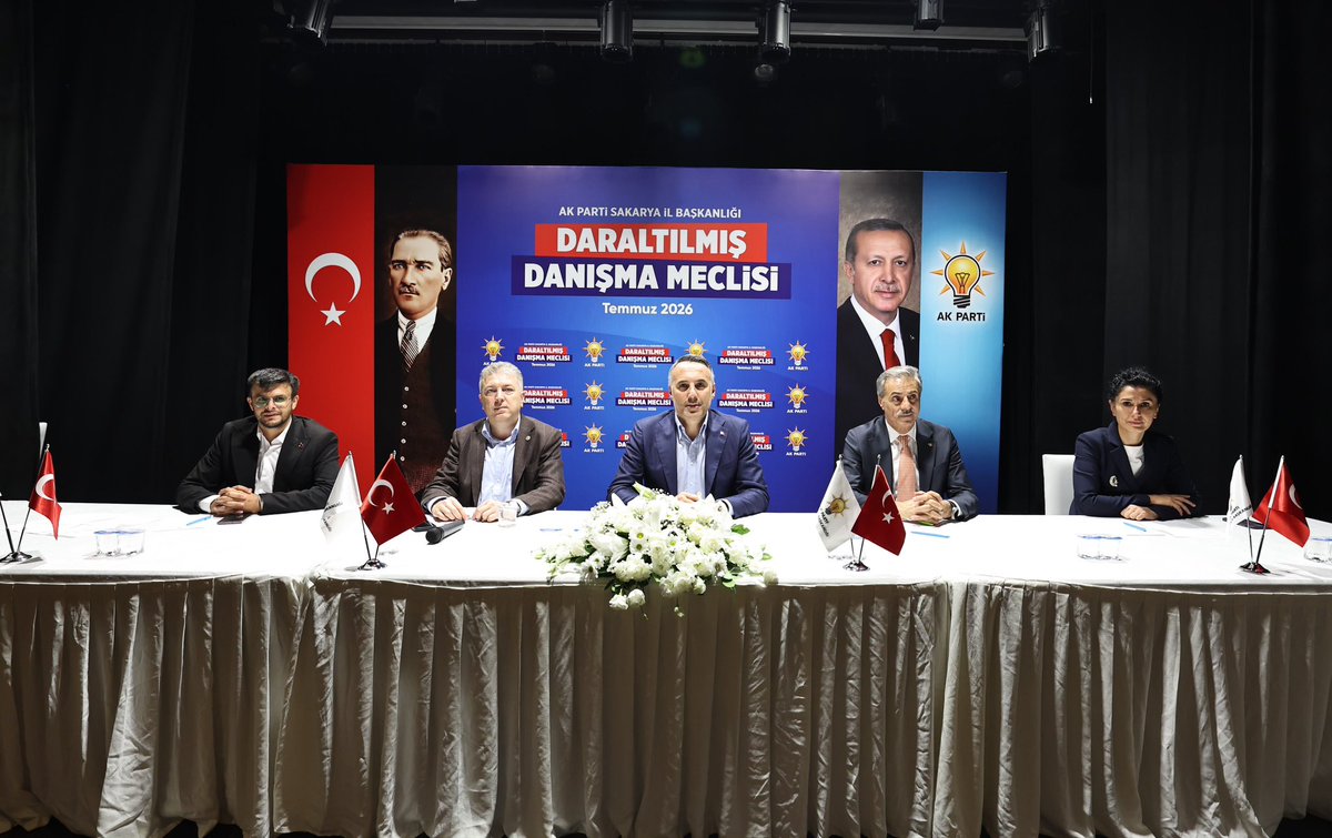 yunustever's tweet photo. Milletvekilimiz Ertuğrul Kocacık, Büyükşehir Belediye Başkanımız Yusuf Alemdar, İl Yönetim Kurulumuz, İl Kadın ve Gençlik Kolları Başkanlarımız, İlçe Başkanlarımız, İlçe Belediye Başkanlarımız, İlçe Kadın ve Gençlik Kolları Başkanlarımız ve Belediye Meclis Üyelerimiz ile birlikte Danışma Meclisi Toplantısı’nda bir araya geldik.

Teşkilatlarımızın görüş ve önerilerini dinleyerek, birlik ve beraberlik içerisinde Sakarya’mız için atacağımız adımları istişare ettik.

AK Parti’mizin 25’inci kuruluş yıl dönümü vesilesiyle Ankara’da gerçekleşecek olan kutlama programı çalışmalarımızı da değerlendirme fırsatımız oldu.

Değerli fikir ve görüşleriyle toplantımıza katkı sunan tüm dava arkadaşlarıma teşekkür ediyor, meclisimizin hayırlara vesile olmasını diliyorum. #SakaryaİçinSevdamızBir