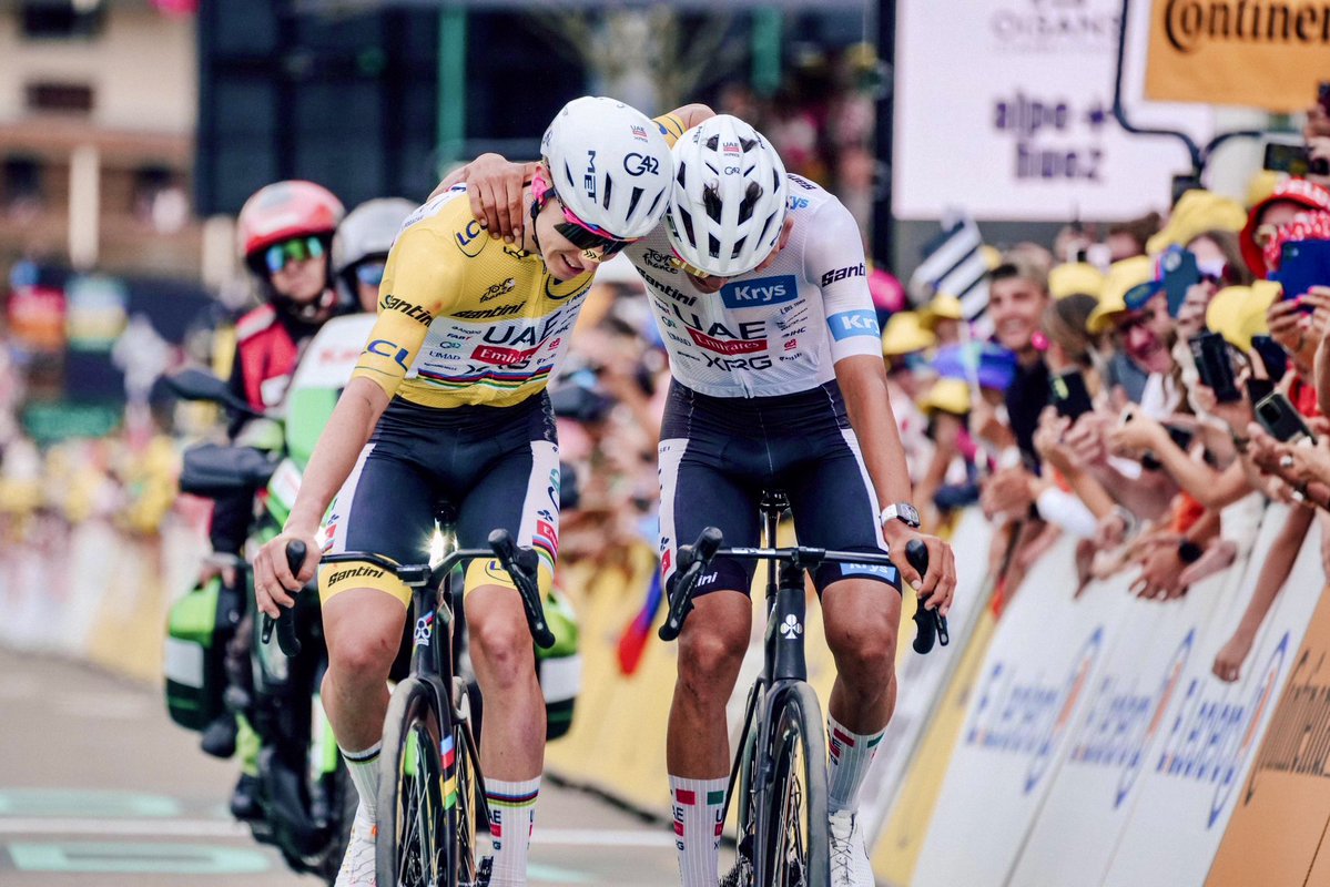 ATellodeMeneses's tweet photo. Verdad incómoda: después de ver al mejor ciclista de todos los tiempos liderar, comprometerse, ayudar, agradecer y reconocer a su propio gregario que era Isaac, más repudio genera que se presten a promover la miserable relación del Chestappen, incluso por respeto y autoestima. https://t.co/EcnMeQ4m0L