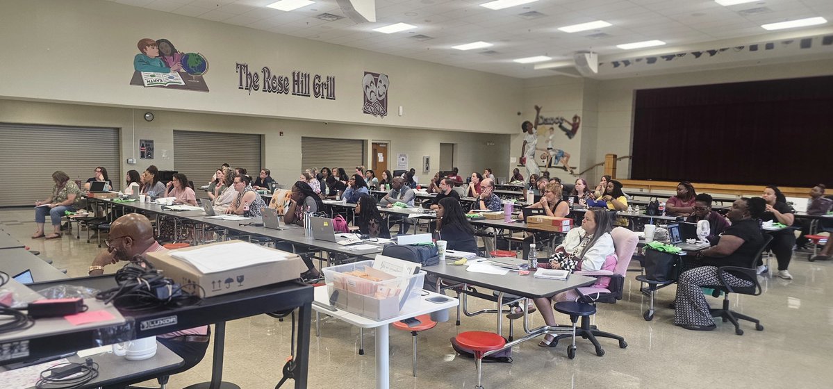JMCSSCatalyst's tweet photo. Ms. Chatman and Dr. Green has the dynamic duo going on and activating super powers around lesson planning. If you don't plan, you plan to fail!!!! https://t.co/9V4KlnOwkk