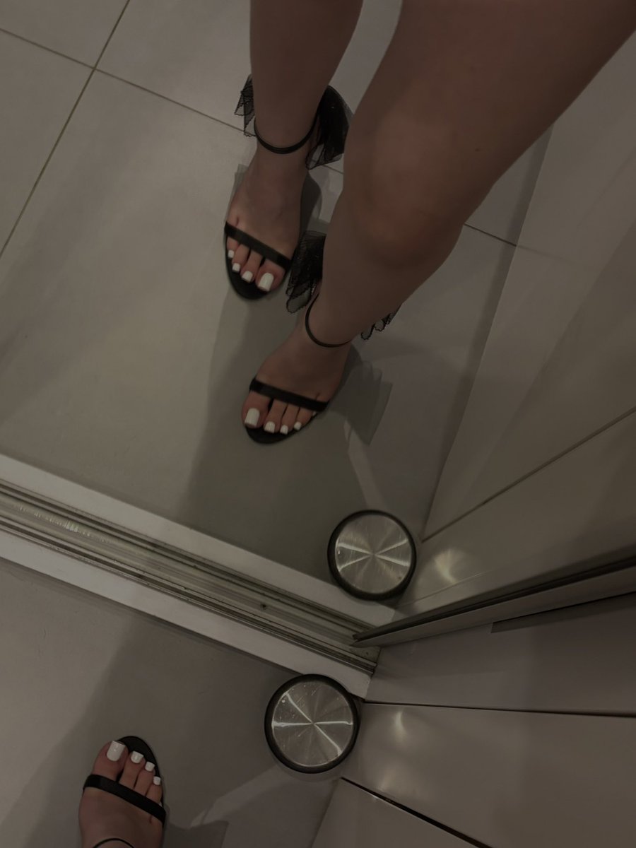SpoiledFeetXOXO's tweet photo. szpileczki do zwrotu zglaszac sie z kodzikiem do pani i to juz 
#findom #blik #bogini #findompl https://t.co/7oM7JCJIVW