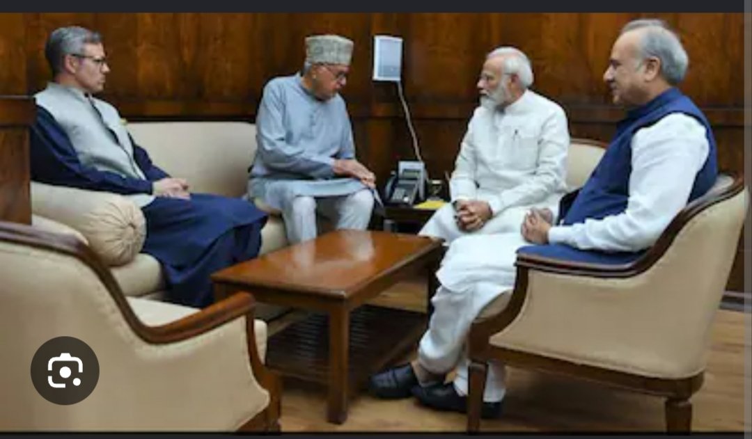 Vickeyone_8's tweet photo. @tanvirsadiq When u will apologise for ?
1975, for 1987  election rigging,for AFSPA, for psa,for bringing pellets ist time ,
Aaj Mausam aapka sath derha hai ,
Mere aunty ne b meter lagaya hai ,
Apko kisse ne majboot nhi kiya hai sharab pene k liye 
Aur 2 August ko konsi deal hue thi ?? https://t.co/GtGJBmRpKE