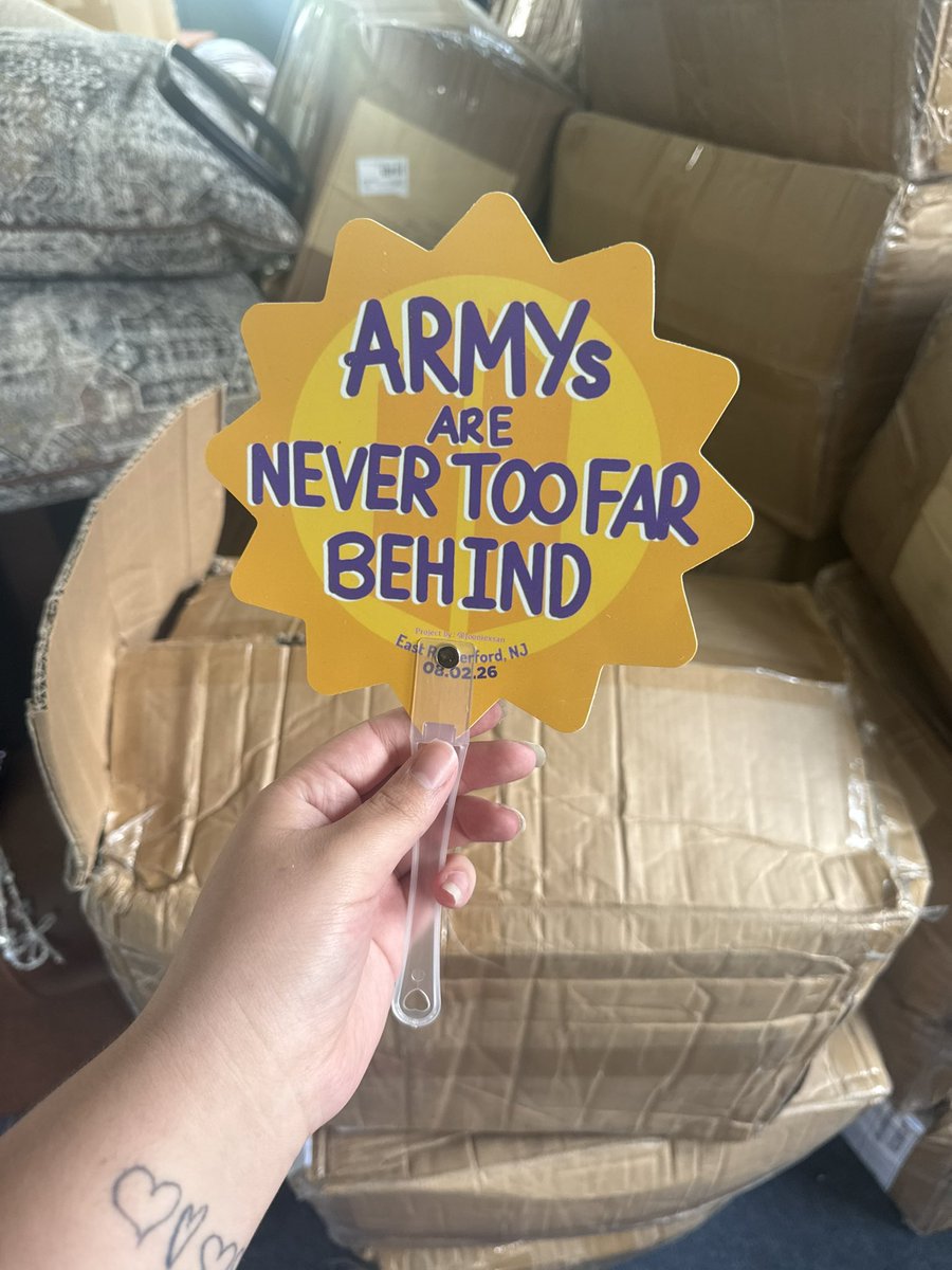 jooniexsan's tweet photo. GUESS WHAT ARRIVED TODAY!!! METLIFE DAY 2 SEA OF SUNS IS HAPPENING SO SOON!!🥹☀️💜 #seaofsuns #bts #btsmetlife https://t.co/fbxqQnr5UW