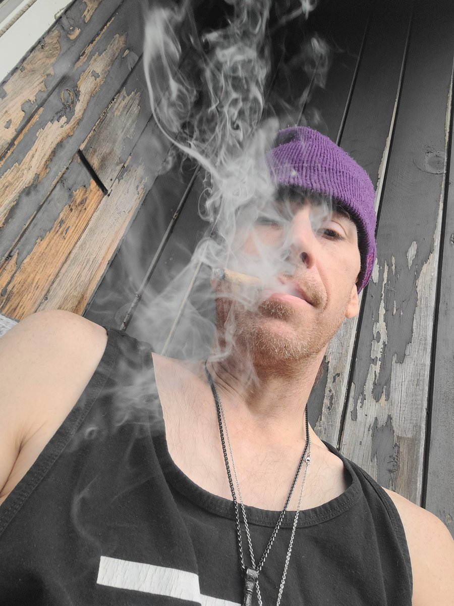 Boston79M's tweet photo. 420 comes early around here.��😙💨💨💨 https://t.co/3KdyhEF1Z3