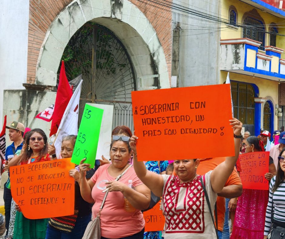 HctorSnche2284's tweet photo. Reconozco la convocatoria de la diputada Gloria Sánchez López y del exsenador Óscar Cruz en Juchitán, donde el pueblo expresó su respaldo a la presidenta Claudia Sheinbaum. https://t.co/7Hy0OyfN4a