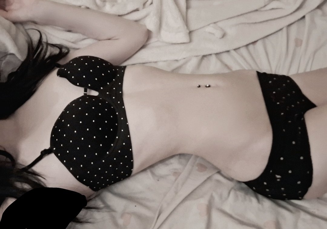 necrokittymimi's tweet photo. Bodycheck :] im irritated cuz i haven't really lost weight despite starving sm. I wanna look more sickly.. #edrtwt #bodycheck #thinspo https://t.co/SlMrzPckfM