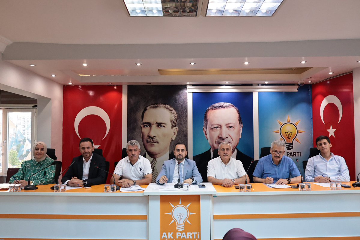 Nigdeakgenc51's tweet photo. Ana Kademe İl Yönetim Kurulu Toplantısı’na, Gençlik Kolları İl Başkanımız İbrahim Göktuğ Giray katılım sağladı.

Toplantıda teşkilat çalışmalarımız, sahadaki faaliyetlerimiz ve önümüzdeki döneme ilişkin yol haritası değerlendirilerek istişarelerde bulunuldu.

Birlik ve beraberlik içerisinde, şehrimiz ve teşkilatımız için çalışmalarımızı kararlılıkla sürdürüyoruz.
