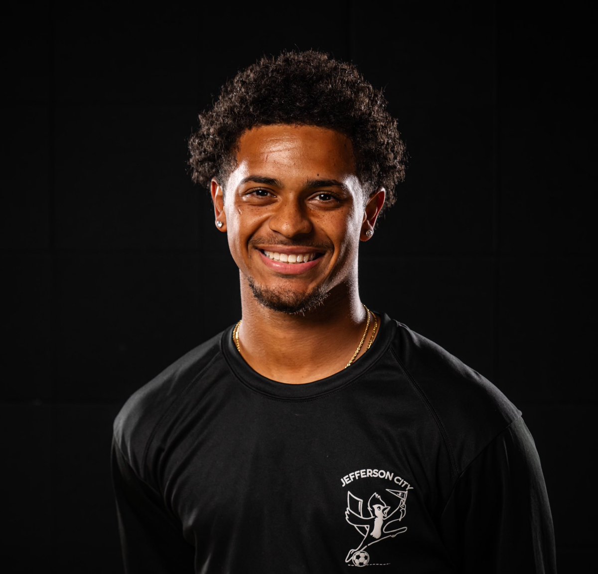TrevHahn3's tweet photo. The Jefferson City School District has named Isaac Johnson as the next soccer coach of the Lady Jays.

Johnson, a 2020 Helias graduate, was an assistant for the boys soccer team last fall.

Johnson will take over for Scott Blake, who is now coaching at Manhattan Christian College https://t.co/g6pIBiWFpX