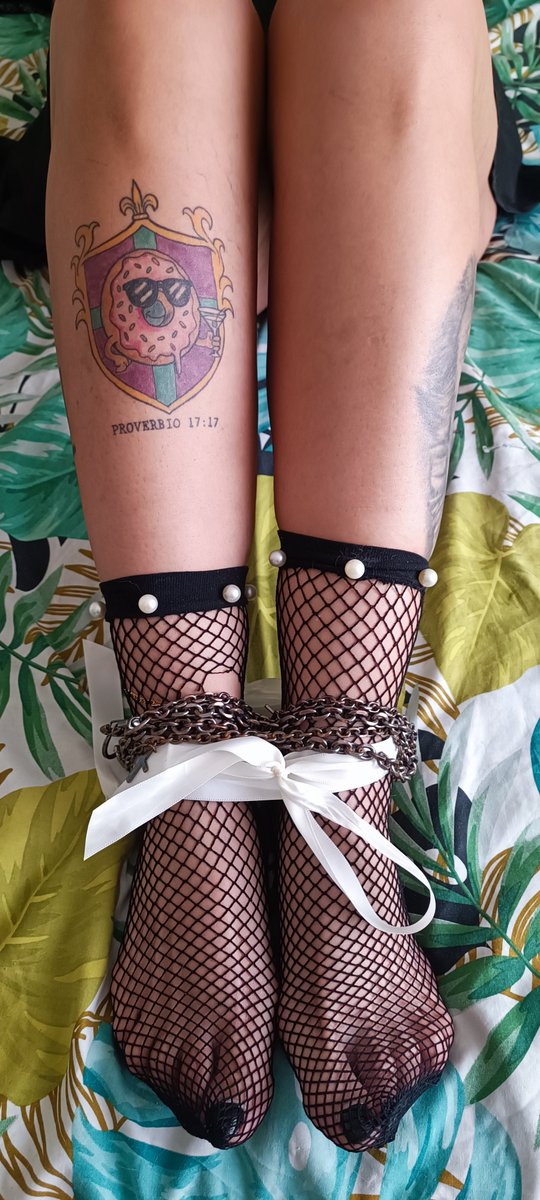 TheSistersCandy's tweet photo. ACIDCANDY Do you like my feet or my tattoos more? DM me and tell me what you think of our photos in the comments 👇🏻 #fypppppppppppppppppppppppppppppppppppppppppppppppppppppppppppppppppppppp #footfetishnation #photography #paratí #feet https://t.co/Cp4SvFf4f7