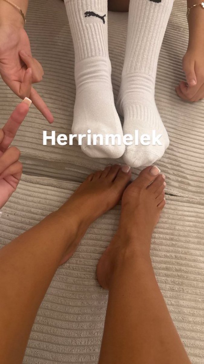 HerrinMeler's tweet photo. Unsere Fußnägel werden sofort übernommen wir lassen die heute neu machen🦶https://t.co/yYGOYksg7I https://t.co/mkBRuGBPDz