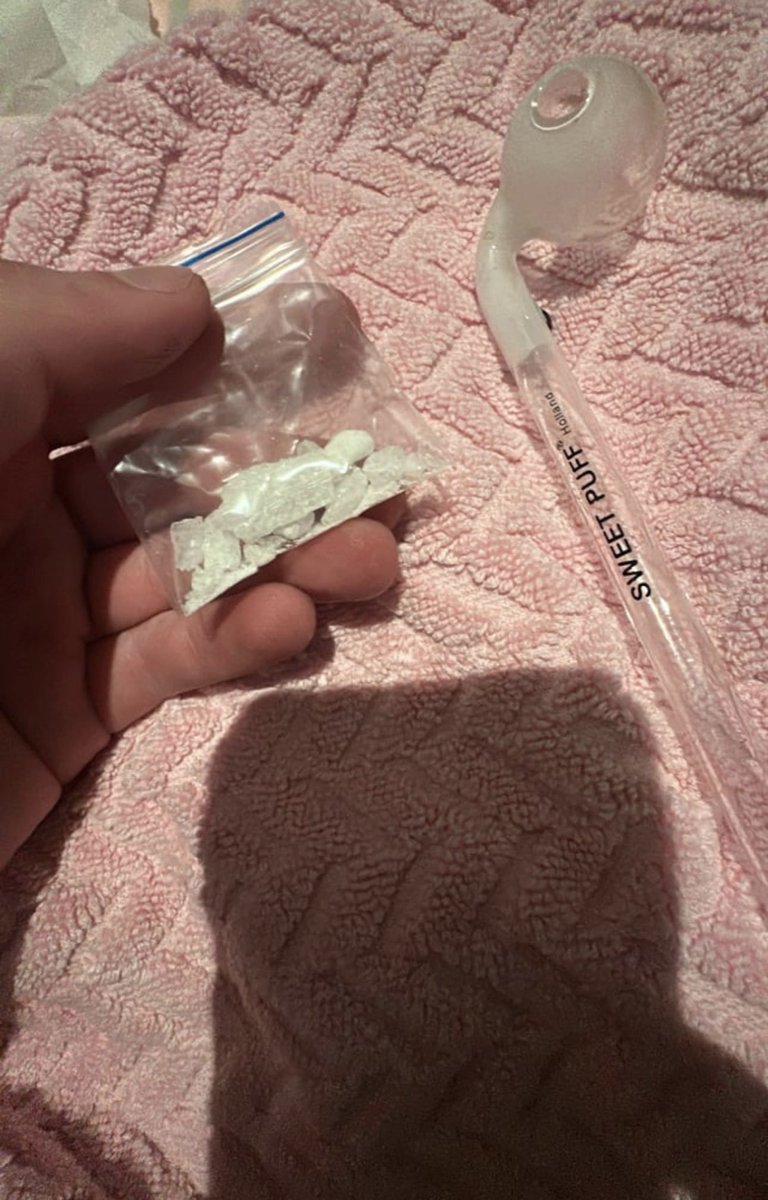 Luciak2w's tweet photo. Ain't this bag just perfect for you to start up your day? #coke #coketwt #drugsfreebharat #drugstwt https://t.co/GVnveYgyiK