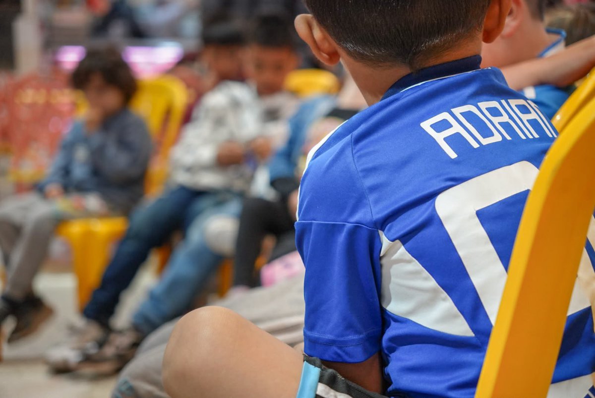 GobiernoBTA's tweet photo. Prevenir también es proteger la infancia.

En articulación entre la @integracionbta, el @IPESBogota y la @GobiernoBTA, desarrollamos una jornada de sensibilización en la Plaza de Mercado de Las Ferias, sesibilizando a 25 niñas, niños y adolescentes, familias y visitantes de la plaza sobre el delito de trata de personas. 

En la Semana Distrital de Lucha contra la Trata de Personas seguimos llevando la prevención a cada rincón de Bogotá.