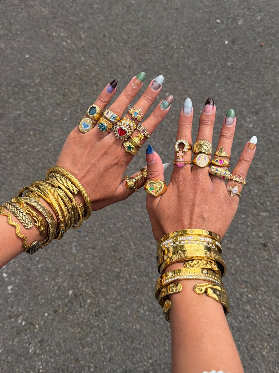 tashteshtish's tweet photo. jewellery stacks https://t.co/KgloXcW2Ts
