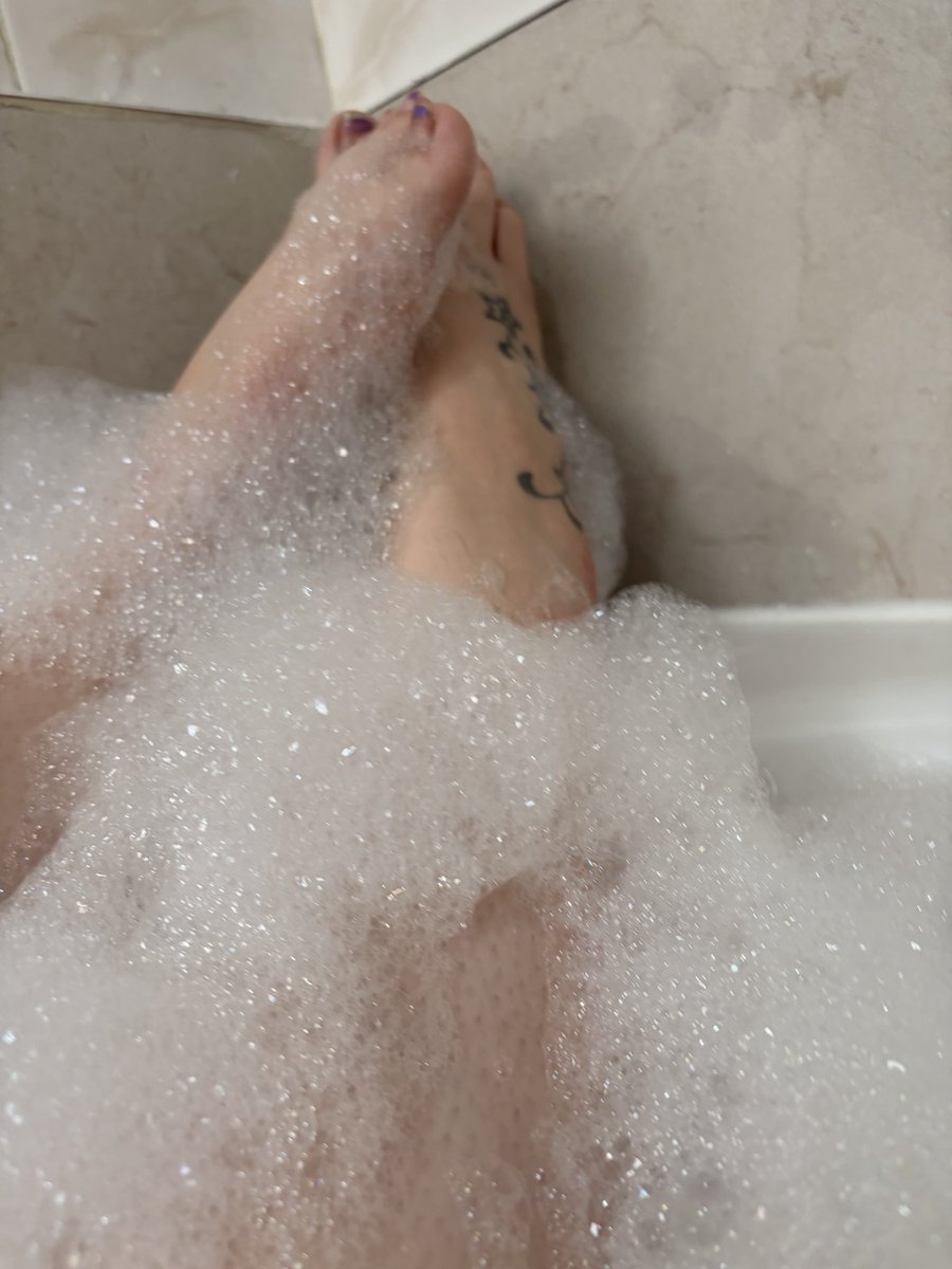 crush_sole's tweet photo. Giving the money makers the spa treatment 👀👣
Dm for #feetcontent #footfetish #feetpics #soapyfeet https://t.co/ZBXOMON7IC