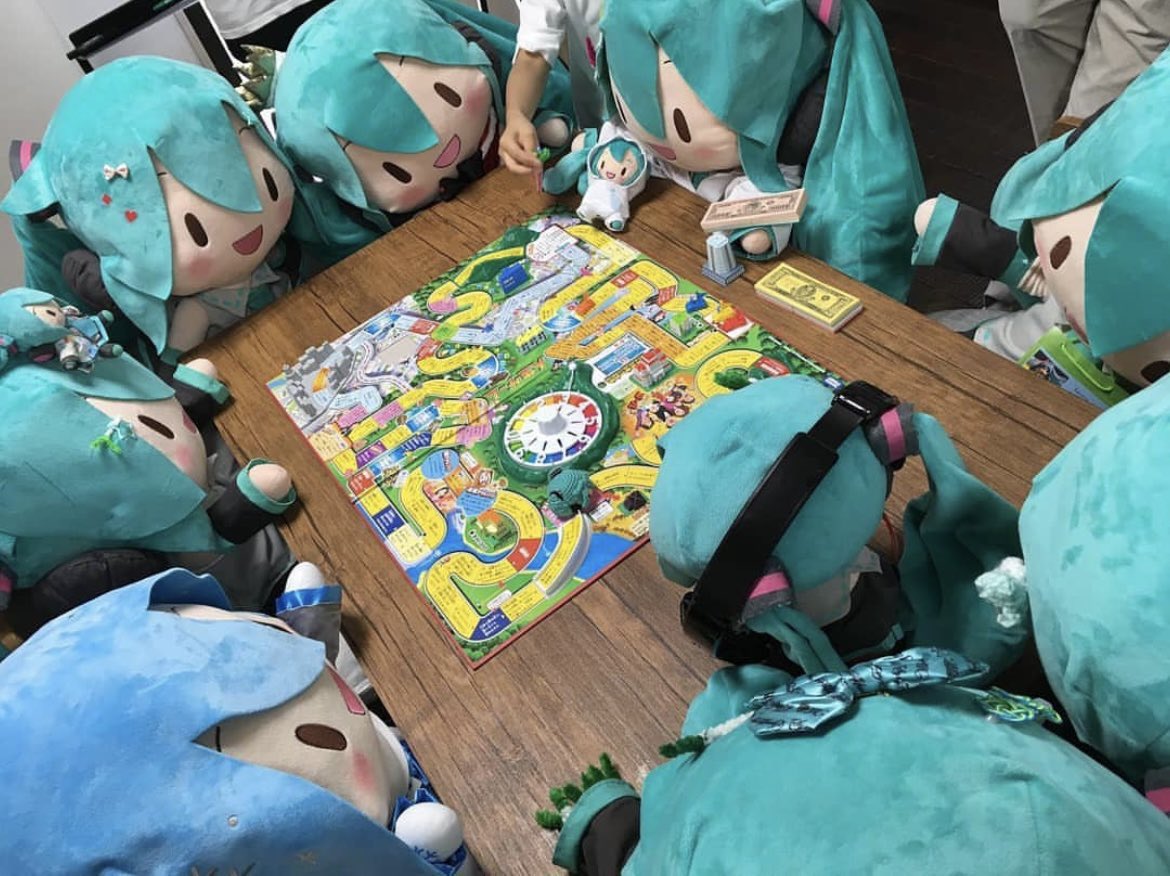 HatsuneMiku's tweet photo. Game night with the girlies! https://t.co/LmcnXecpUA