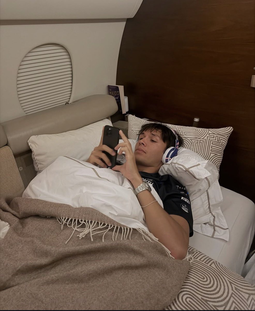 lecomptedelee's tweet photo. New Alex Albon meme just dropped 😭😭 https://t.co/ab4Q1u0uSw