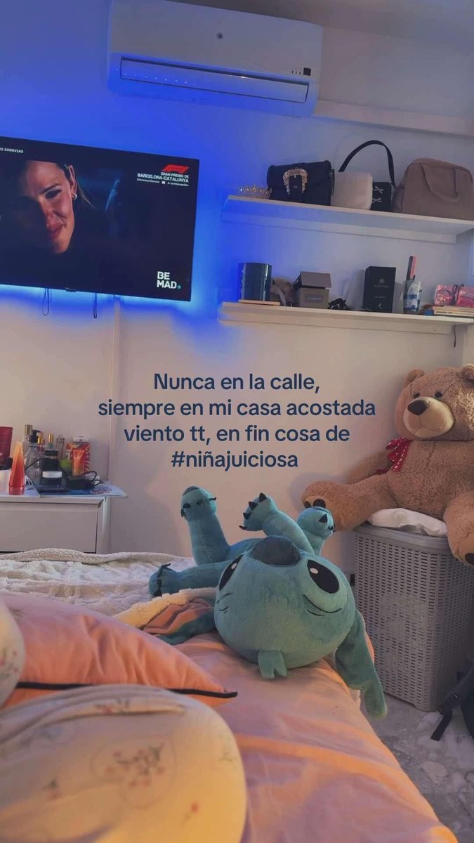 Useroglt's tweet photo. Niña juiciosa? Antes les decían putas morras pendejas deprimidas amargadas qué no salen por inseguras y que son unas putas perras locas que entran en brote psicótico no es normal pasar mucho tiempo encerado pero claro las putas privilegiadas hacen que a ellas si les vean bien https://t.co/cKnQohQd5z