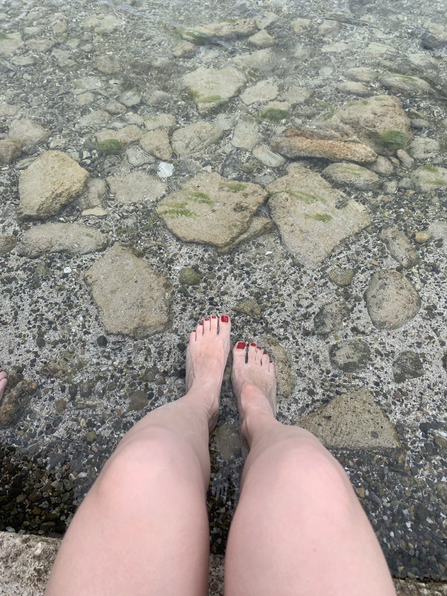 Miss_Layla75's tweet photo. Vous allez raquer ce soir !!! 💵💋

#moneyslave #moneymiss #feetfetish #feet #domina #soumis #moneyslavefr #pied https://t.co/UBHuOfnOtZ