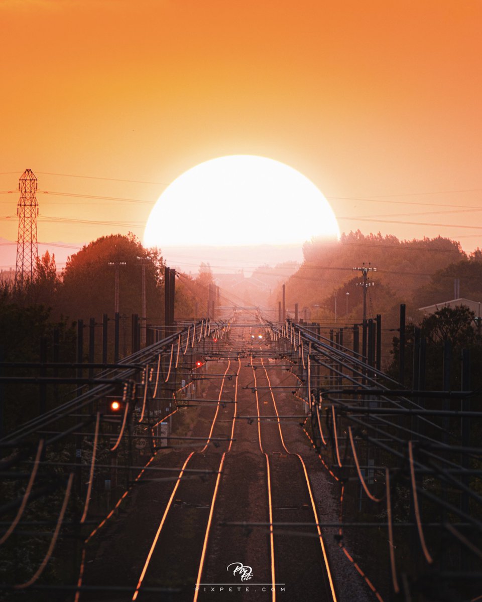 PixPetePhoto's tweet photo. The setting sun over railway lines in the North East. Looking down 6 miles of track here with a super-telephoto lens. https://t.co/An3zLDbOXA