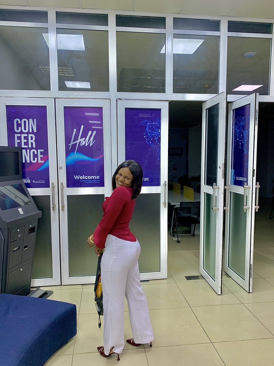 Gushydon10's tweet photo. Should I call it a goodnight????
But just a question 🙋♀️ must I work before I chop? Can’t someone’s Son be working so I can just be eating🥹🥹🥹
By the way my Outfit for the Monday🥰🥰 made by My Kid Sis❤️
#TechCareers #Cooperate #MondayVibe https://t.co/wbj6sUsCMm