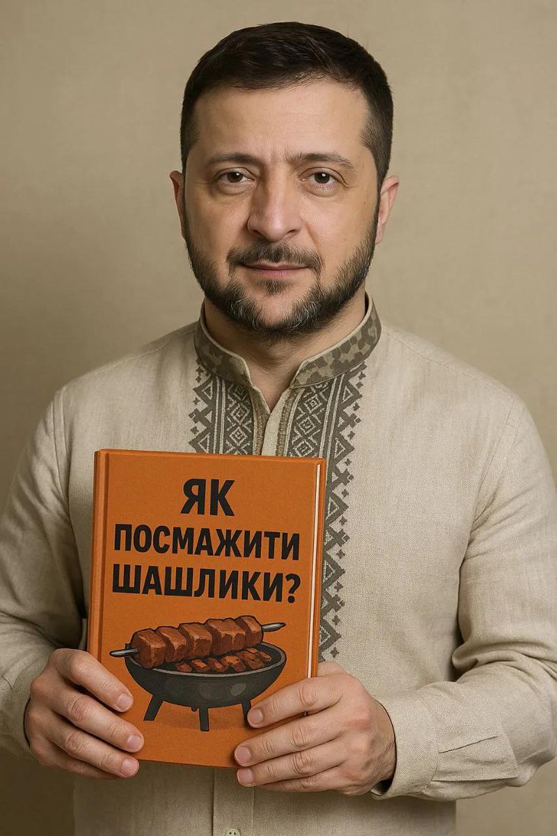 leusenko1's tweet photo. ❗️Більше 30 (!) комплексів «Іскандер» з залпом майже 60 балістичних ракет готові до удару по Україні — їх ворог стягнув до Брянської, Курської та Ростовської областей, а також Криму. Наступного місяця очікується поповнення ~80 ракет КНДР Hwasong-11A (КN-23).
Крім того:
• щонайменше 35 крилатими ракетами Х-101 споряджено літаки Ту-95МС.
• для Одещини загроза удару щонайменше 15 ракетами «Онікс», - А. Смолій. 
Тим часом шапітолій нас годує димовими завісами і фламіндічами без прямих влучань ракетами по складам БК, летовищам ворога тощо.