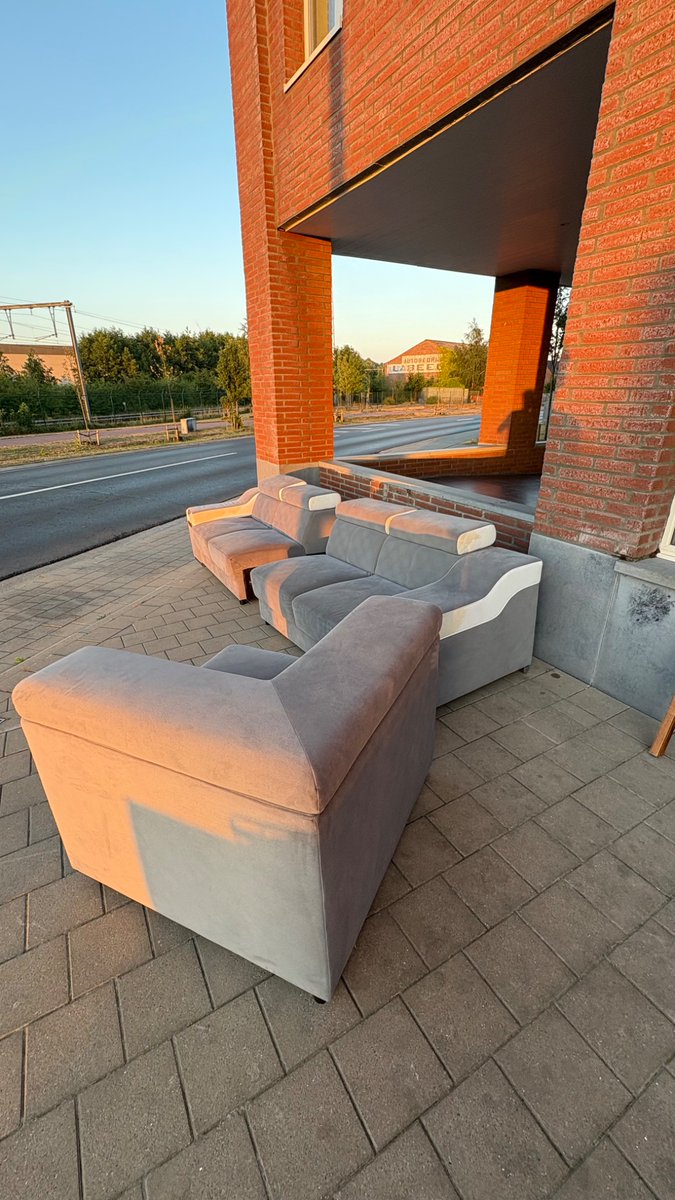 kdepater's tweet photo. Three days ago, my neighbor put his couch outside.

With a sign that said:
“Free to take.”

I thought, “It’ll be gone by tonight.”

Three days later… it’s still there.

Rain, wind, and everyone in the neighborhood has to look at it.

It made me wonder…

At what point does “free to take” just become an excuse to leave your junk on the sidewalk?

I think we should have a little more respect for our neighbors. 
If nobody wants it, shouldn’t you arrange for it to be collected yourself?

Or am I overthinking this?

What do you think?