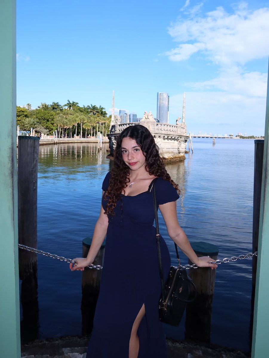 galgool_wv01's tweet photo. summer in december (im in miami) https://t.co/LHsMs1WDjD