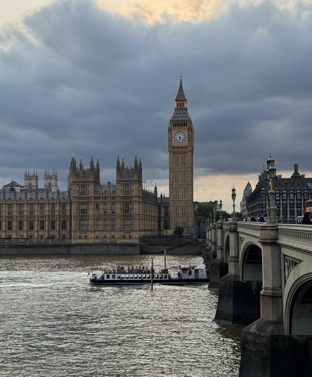 purelivn's tweet photo. London or New York? https://t.co/KES3TXrlaN
