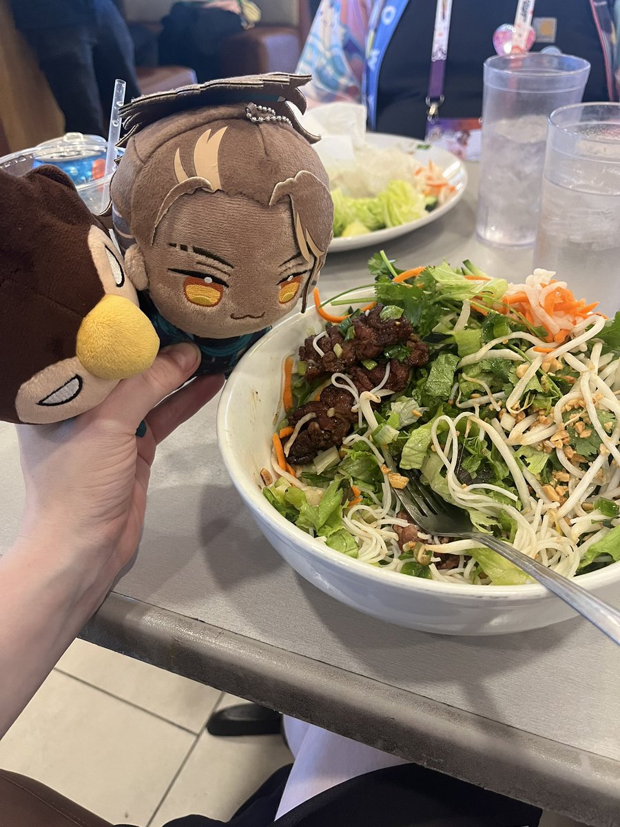 striderincident's tweet photo. Offkai but its only nui pics of food i ate/Bass Pro bear statue #gbart https://t.co/XjaKpglLqR