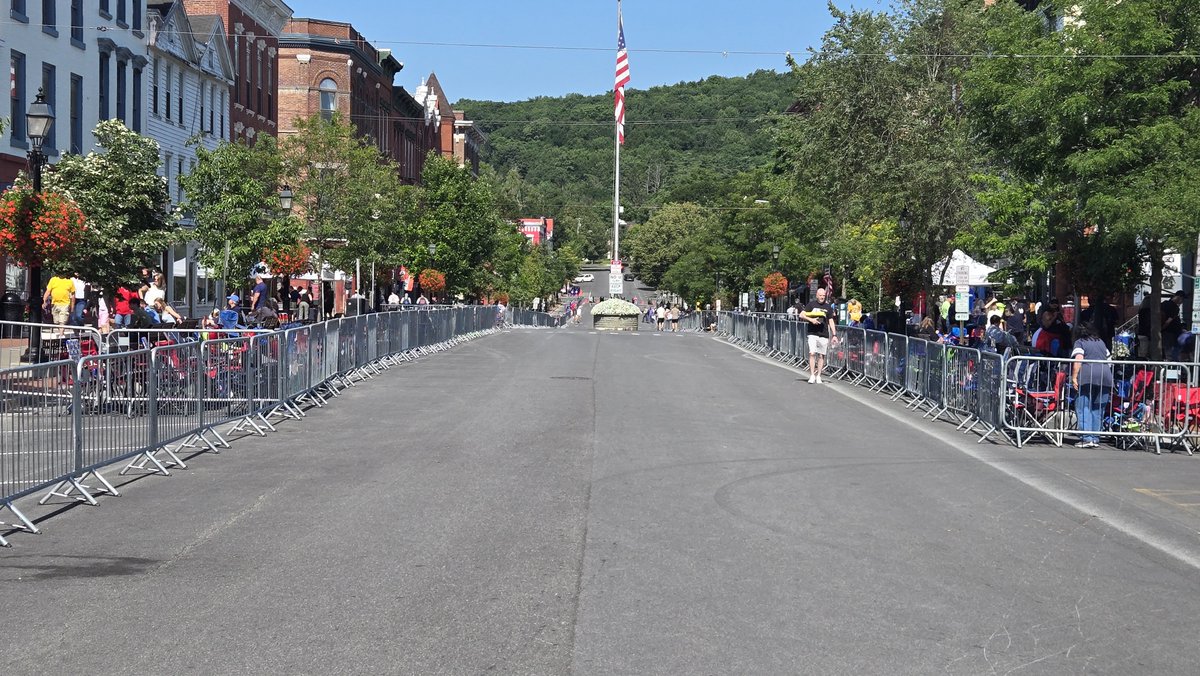 longhorndave's tweet photo. @baseballhall The Village of Cooperstown always cleans up well for the occasion. #HOFWKND ⚾ https://t.co/4QfgtUyAYG