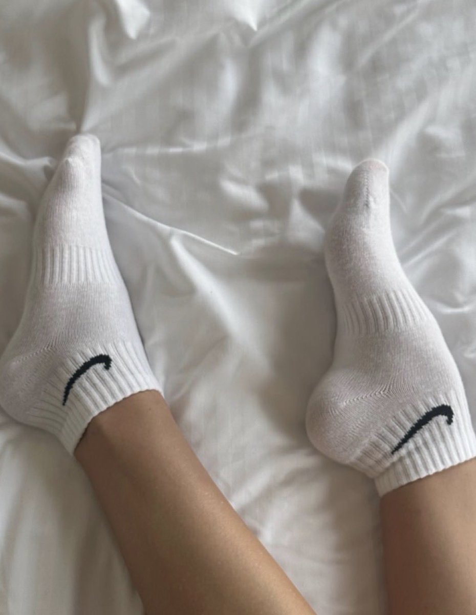 MaesssaFeet's tweet photo. ✨Des toutous dispo ce soir ? Mes chaussettes cherchent un nouveau propriétaire ?✨

Femdom findom dom domina socks chaussettes pieds foot feet rtgame rtslave paypal moneyslave réel virtuel Toulouse Paris soumis sub cuck humanatm atm https://t.co/SI1mqOVDlv