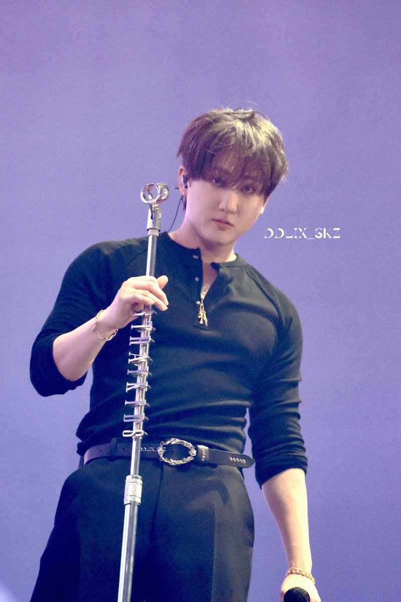 BinderellasShoe's tweet photo. imagine making eye contact with Changbin’s boba eyes peeking through his bangs when he is looking thay fine and singing a beautiful song that he wrote?! 
I think I would spontaneously combust https://t.co/yF6MRP7YtD