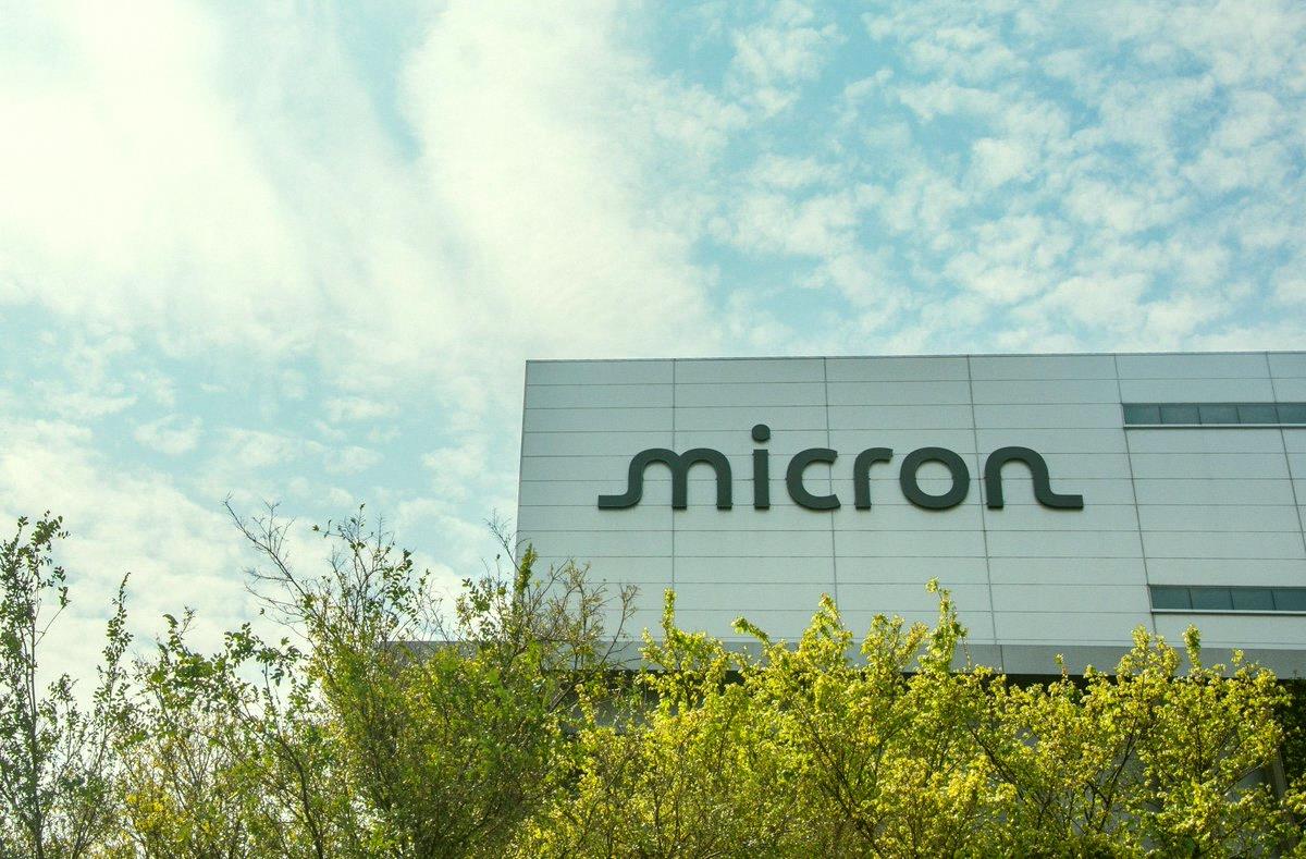 kingyo_za's tweet photo. Micron $MU slipped back below the trillion-dollar mark 🚨
That $1T cap didn't last long. https://t.co/OGL2Wj5ZjX