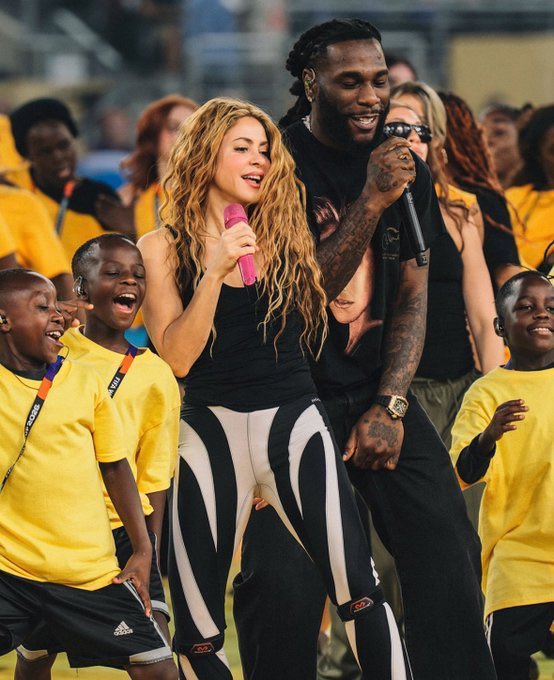 thedebuthub's tweet photo. JUST IN 🚨

Shakira &amp; Burna Boy’s “Dai Dai” is now certified PLATINUM in Spain 🇪🇸💿 https://t.co/L2TnxwFc1H
