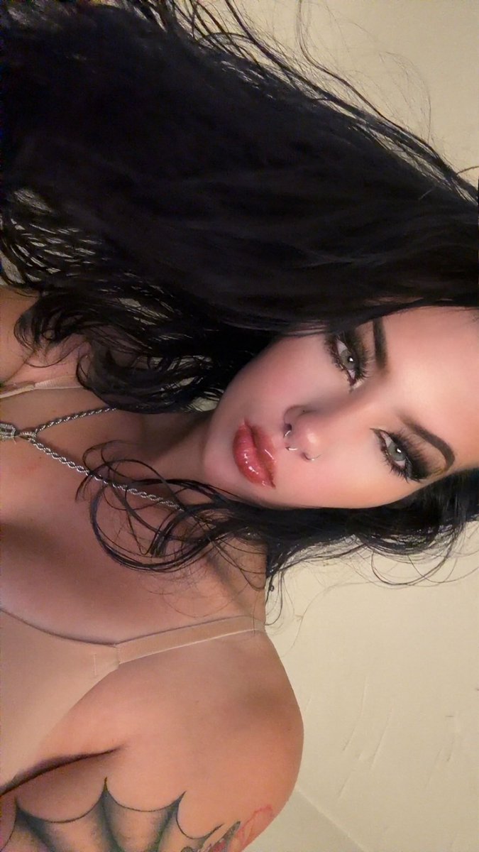 bhadbabii67's tweet photo. heyyy 🥴😘 https://t.co/quBUhvzSb9