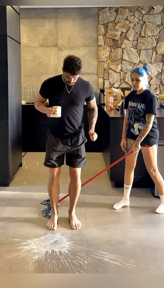 VictoryisVic's tweet photo. @Echo_4609 @yourmumscutebf For no reason? Did you not see the part where he spilled his drink all over the floor she just mopped? https://t.co/qbD3lazPJB